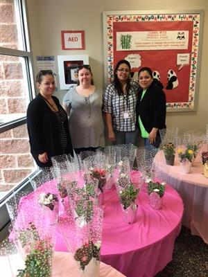 PTO volunteers Plant Sale 